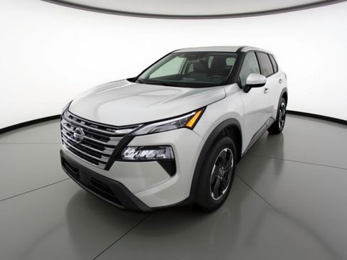 Used 2025 Nissan Rogue SV FWD image 3