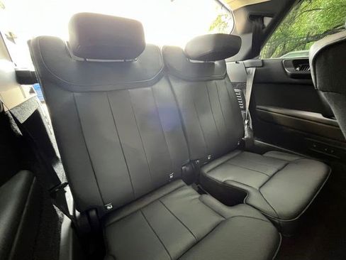 New 2026 Land Rover Range Rover Long Wheelbase SE AWD/4WD image 17