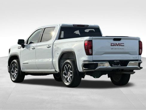 Used 2025 GMC Sierra 1500 SLE image 3