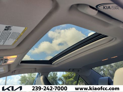 Used 2016 Toyota Camry SE w/ Moonroof Package FWD image 21