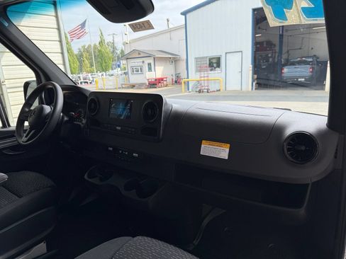 Used 2024 Mercedes-Benz Sprinter 2500 image 12