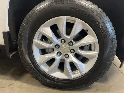 Used 2021 Chevrolet Silverado 1500 Custom w/ LPO, Dark Essentials Package image 7