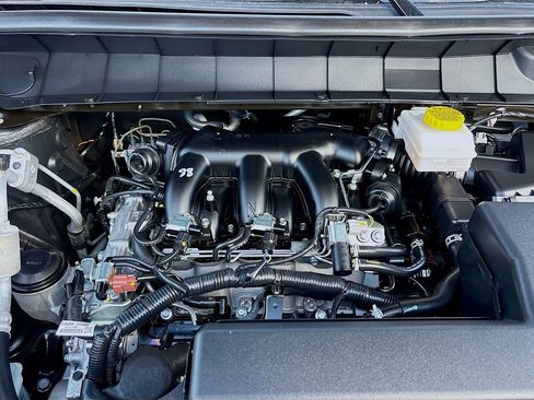 Used 2025 Nissan Pathfinder S image 30