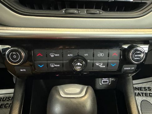 Used 2025 Jeep Compass Limited AWD/4WD image 16
