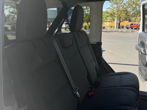 Used 2020 Jeep Wrangler Unlimited Sahara image 28