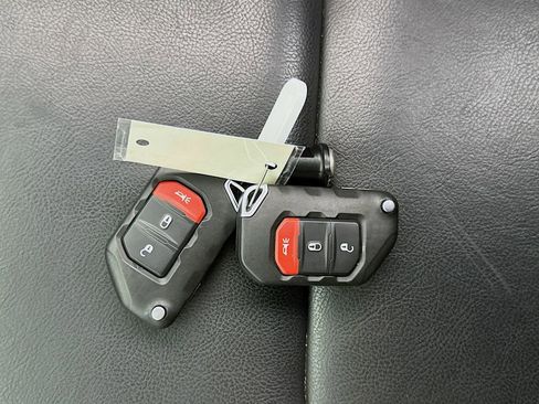 Used 2023 Jeep Wrangler Unlimited Sahara AWD/4WD image 31