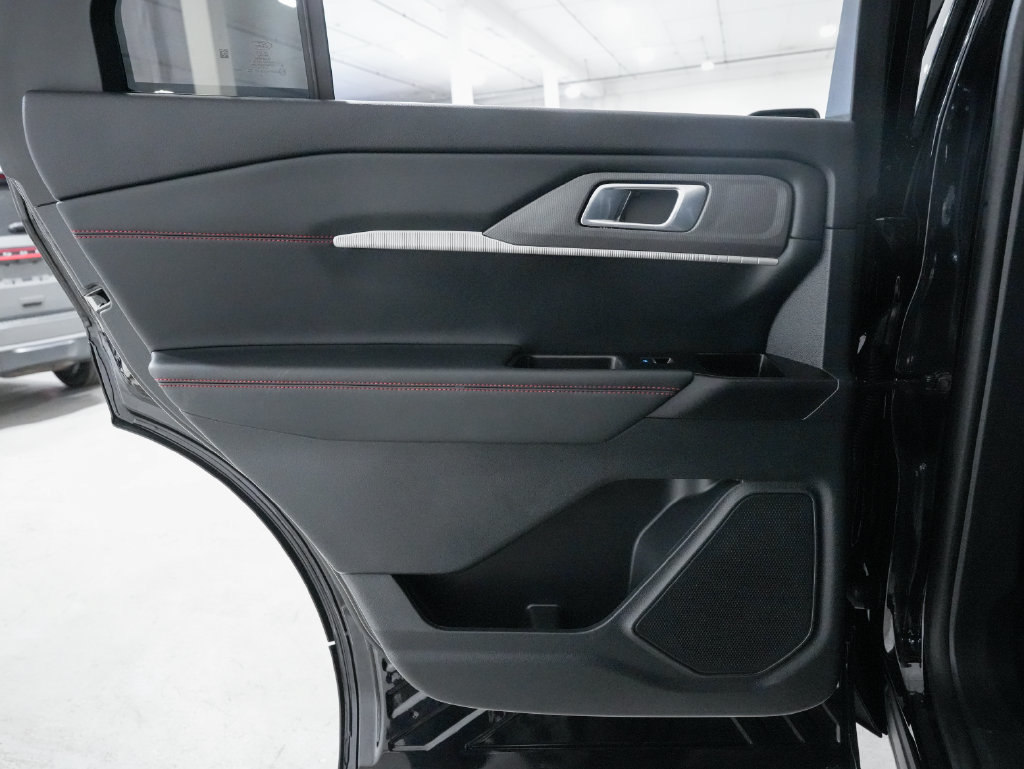 Used 2025 Ford Explorer ST AWD/4WD image 37