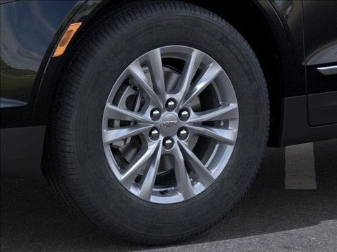 New 2025 Cadillac XT5 Luxury image 9