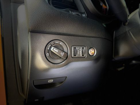 Used 2018 Dodge Challenger R/T Scat Pack RWD image 16