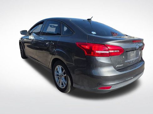 Used 2015 Ford Focus SE FWD image 4