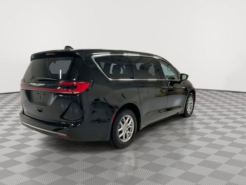 Used 2024 Chrysler Pacifica Touring-L image 10