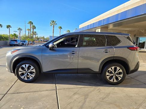 Used 2021 Nissan Rogue SV image 3