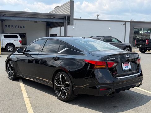 Used 2023 Nissan Altima 2.5 SR w/ SR Premium Package FWD image 6