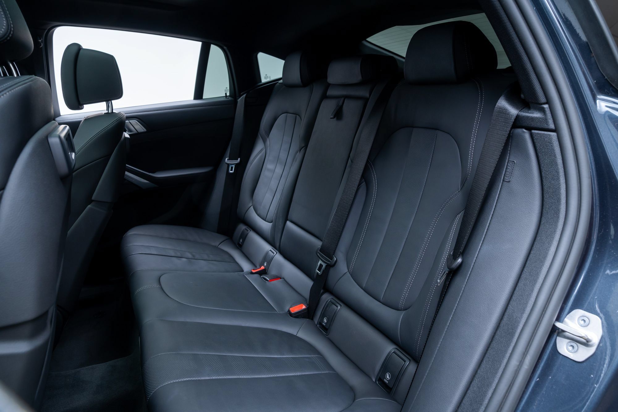 Used 2022 BMW X6 M50i AWD/4WD image 25