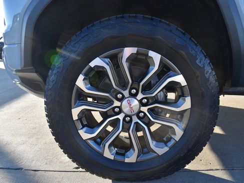 New 2026 GMC Canyon Denali image 13