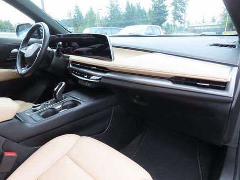 Used 2024 Cadillac XT4 Premium Luxury w/ Cold Weather Package image 38