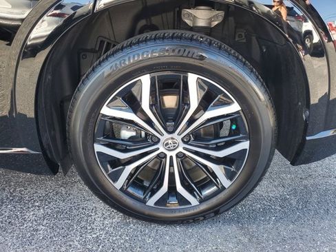 Used 2025 Toyota Crown Signia XLE image 6