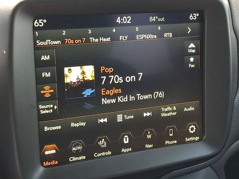 Certified 2022 Jeep Renegade Trailhawk AWD/4WD image 18