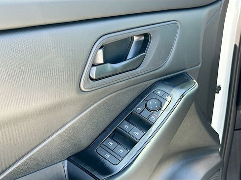 New 2025 Nissan Rogue S image 12