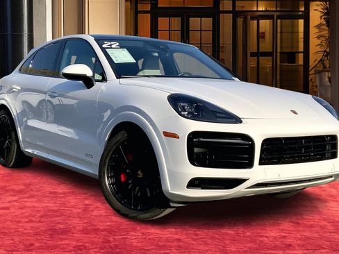 Used 2022 Porsche Cayenne GTS image 2