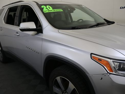 Used 2020 Chevrolet Traverse LT w/ LT Premium Package FWD image 4