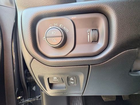 New 2026 RAM 1500 4x4 Crew Cab image 19