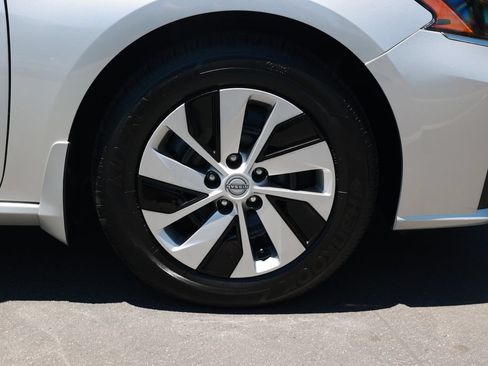 Used 2023 Nissan Altima 2.5 S FWD image 10