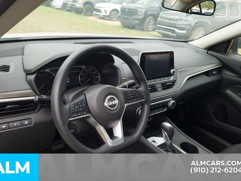Used 2025 Nissan Altima 2.5 SV FWD image 6
