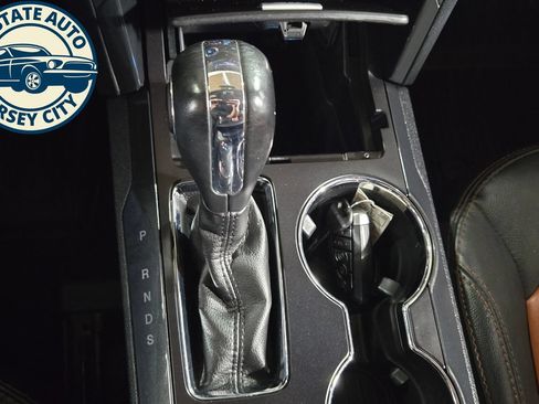 Used 2019 Ford Explorer XLT w/ Equipment Group 202A AWD/4WD image 19