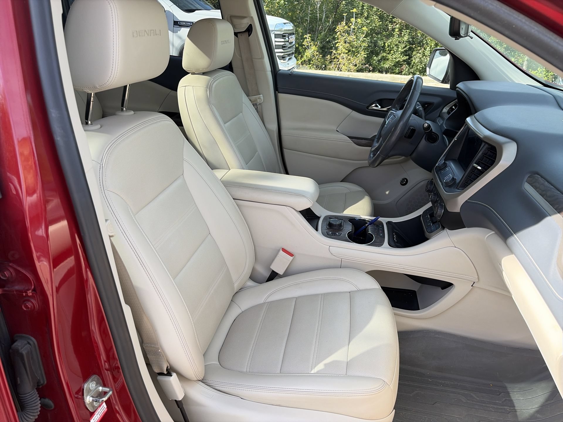 Used 2021 GMC Acadia Denali w/ Denali Technology Package AWD/4WD image 30