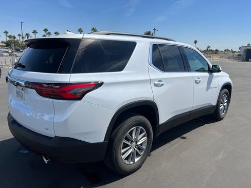 Certified 2023 Chevrolet Traverse LT FWD image 3