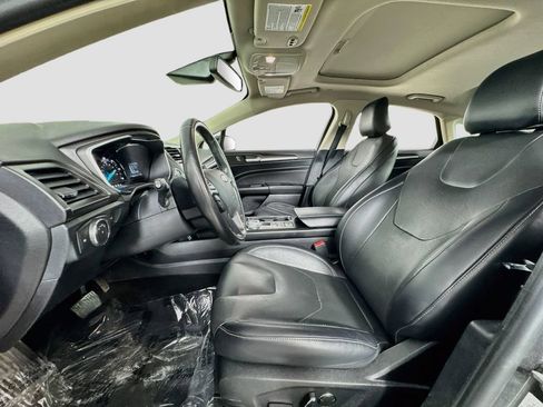 Used 2020 Ford Fusion Energi Titanium FWD image 10