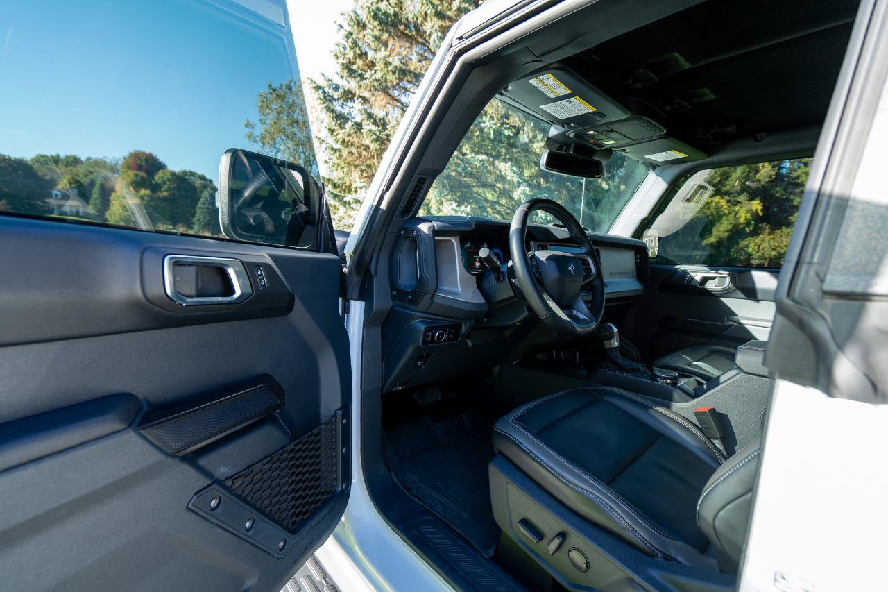 Used 2025 Ford Bronco Outer Banks w/ Sasquatch Package AWD/4WD image 12