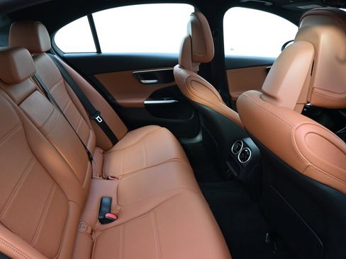 Used 2023 Mercedes-Benz C 300 4MATIC Sedan image 18