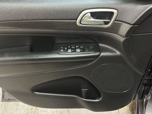 Used 2017 Jeep Grand Cherokee Altitude image 17