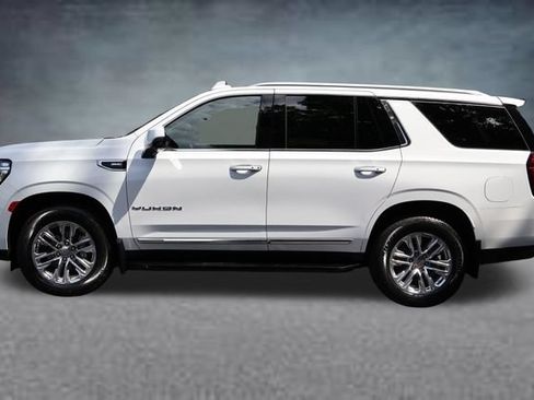 Used 2023 GMC Yukon SLT w/ SLT Luxury Package AWD/4WD image 4