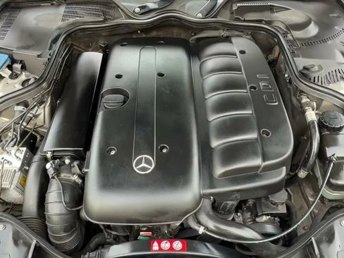 Used 2006 Mercedes-Benz E 320 CDI Sedan image 11