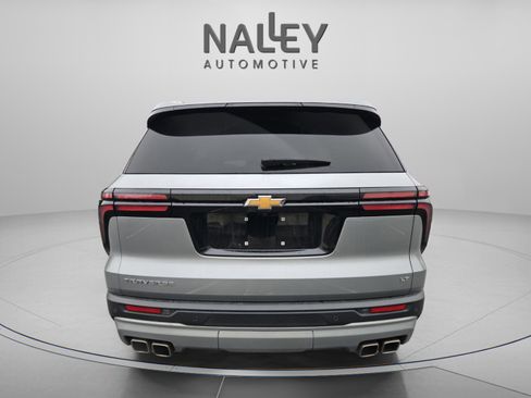 Used 2024 Chevrolet Traverse LT image 4