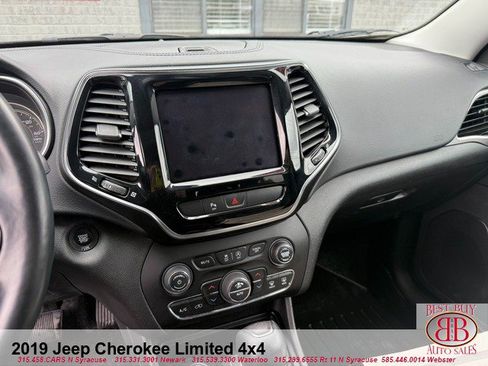 Used 2019 Jeep Cherokee Limited AWD/4WD image 18