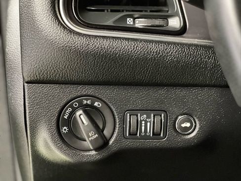 Used 2015 Dodge Challenger R/T Plus RWD image 18
