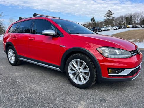 Used 2019 Volkswagen Golf Alltrack SE image 1