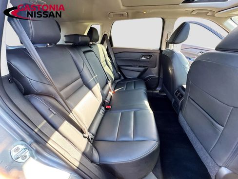 Used 2023 Nissan Rogue SL image 34