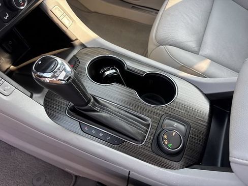 Used 2017 GMC Acadia SLT FWD image 29