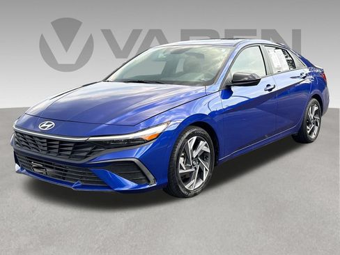 Certified 2025 Hyundai Elantra Sport FWD image 1