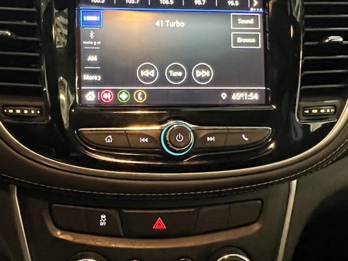 Used 2022 Chevrolet Trax LT w/ LT Convenience Package image 10