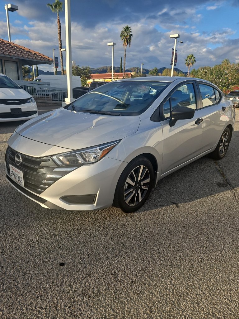 Used 2024 Nissan Versa S w/ S Plus Package FWD image 2