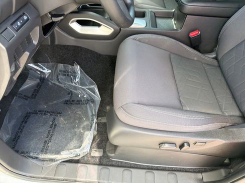 Certified 2025 Nissan Frontier SV image 17