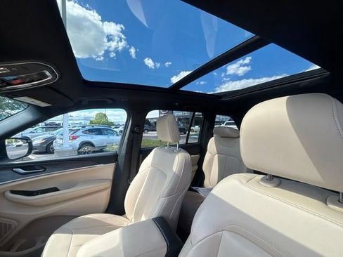 Used 2023 Jeep Grand Cherokee Limited AWD/4WD image 12