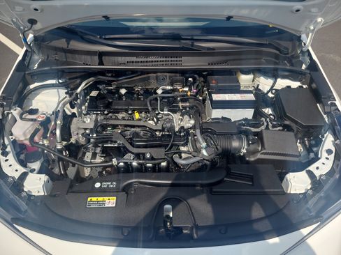 Certified 2025 Toyota Corolla SE w/ SE Package FWD image 31