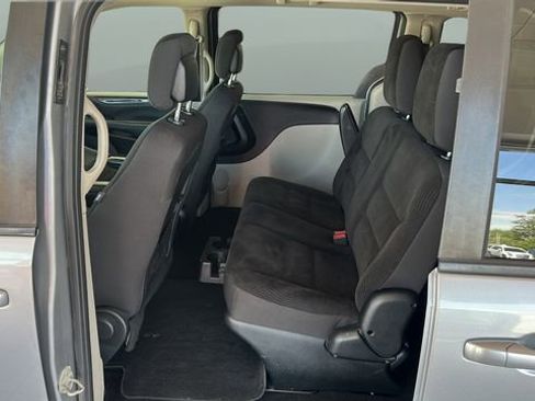 Used 2018 Dodge Grand Caravan SE FWD image 14